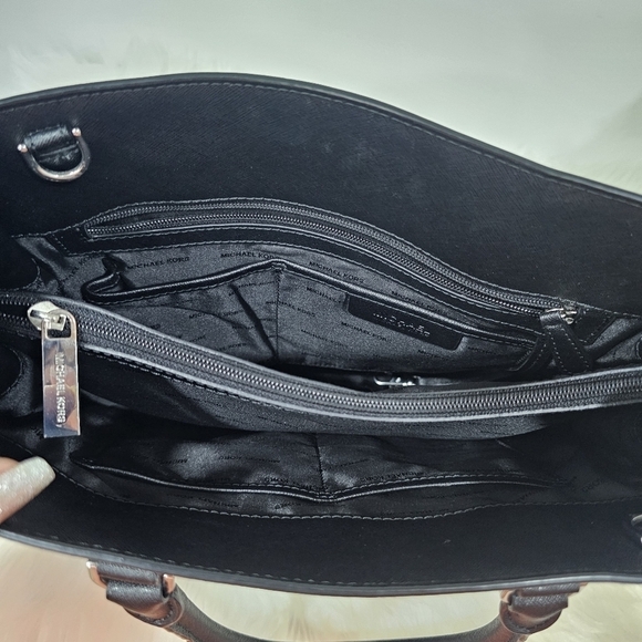 Michael Kors Emma Large Saffiano Black - Picture 11 of 12